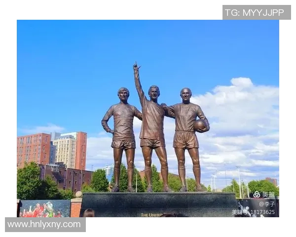 立体挂件足球球星雕塑，精致呈现球员风采，完美还原运动员动感姿态